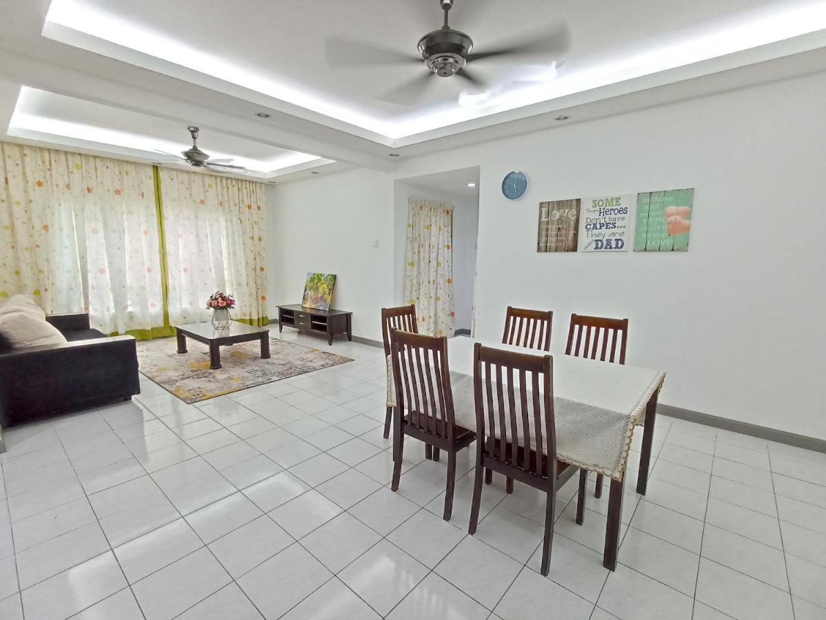 Tropika Homestay Bangi With 3 Bedrooms كاجانغ المظهر الخارجي الصورة