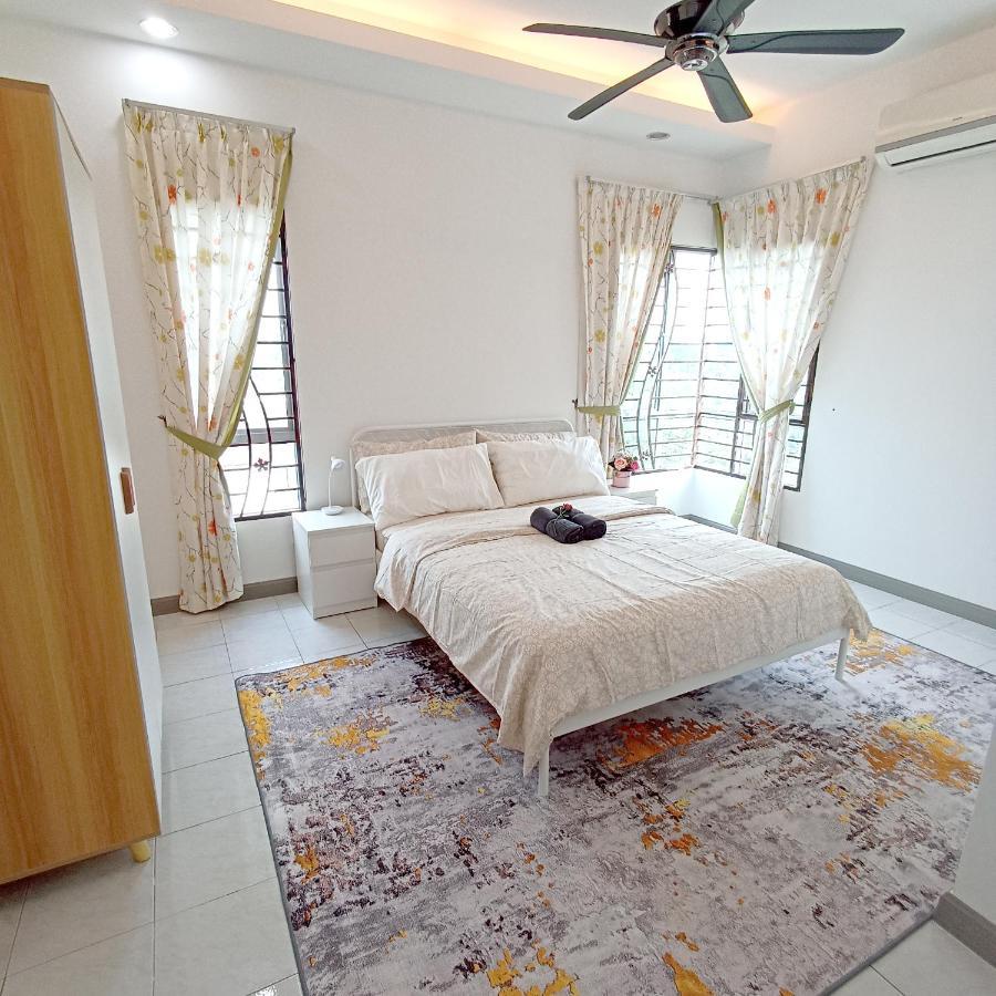 Tropika Homestay Bangi With 3 Bedrooms كاجانغ المظهر الخارجي الصورة