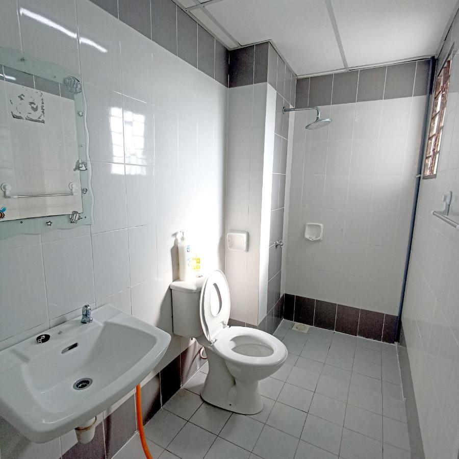 Tropika Homestay Bangi With 3 Bedrooms كاجانغ المظهر الخارجي الصورة