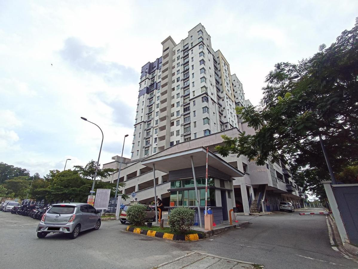 Tropika Homestay Bangi With 3 Bedrooms كاجانغ المظهر الخارجي الصورة