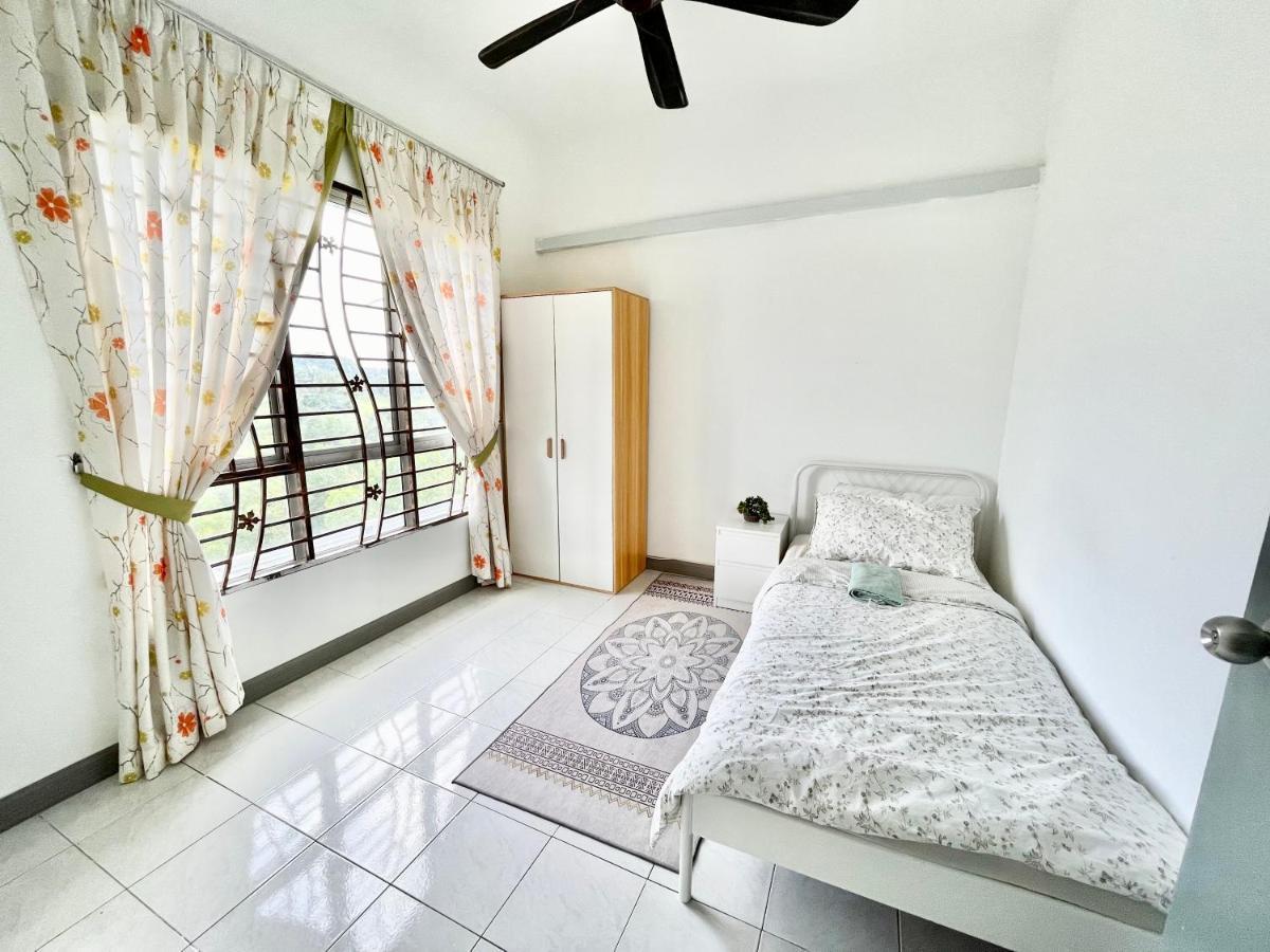 Tropika Homestay Bangi With 3 Bedrooms كاجانغ المظهر الخارجي الصورة