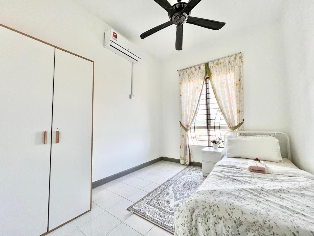 Tropika Homestay Bangi With 3 Bedrooms كاجانغ المظهر الخارجي الصورة