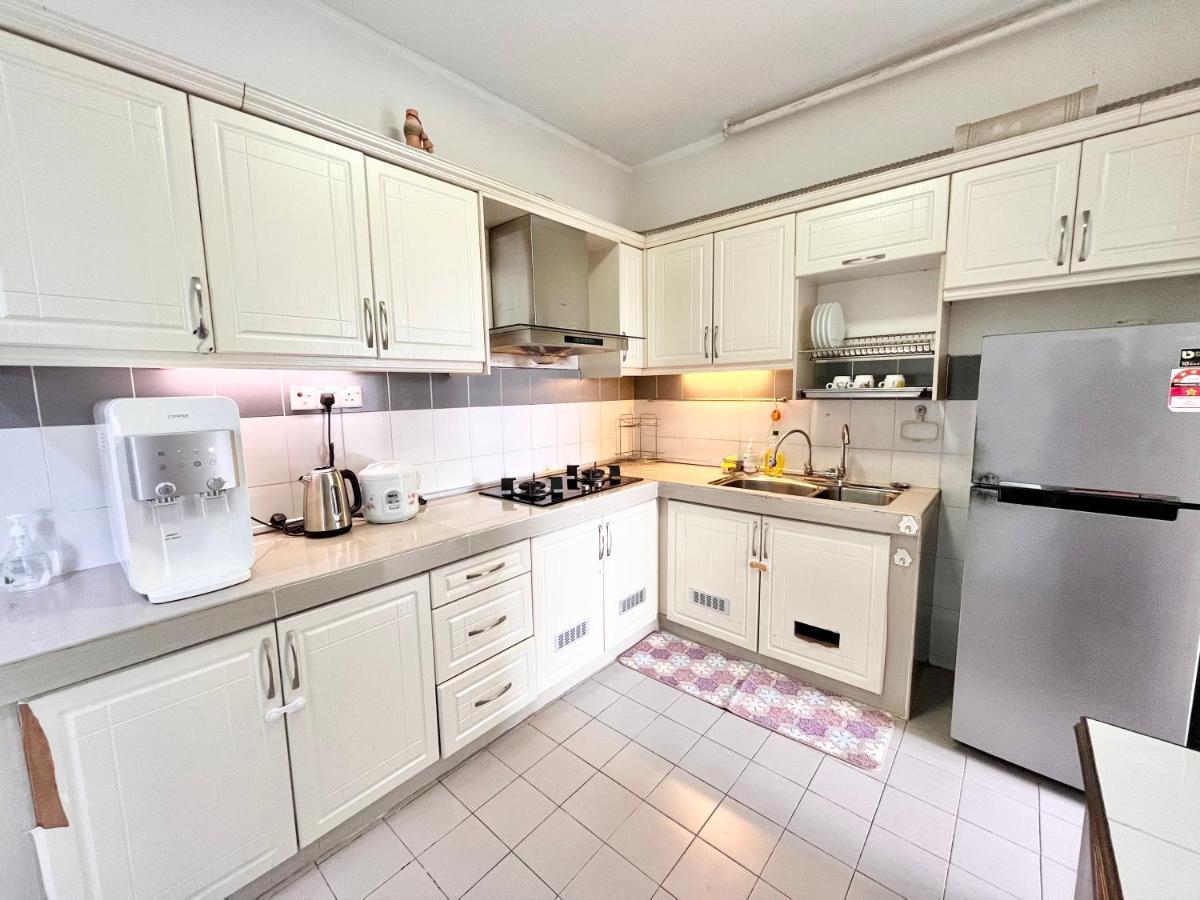 Tropika Homestay Bangi With 3 Bedrooms كاجانغ المظهر الخارجي الصورة